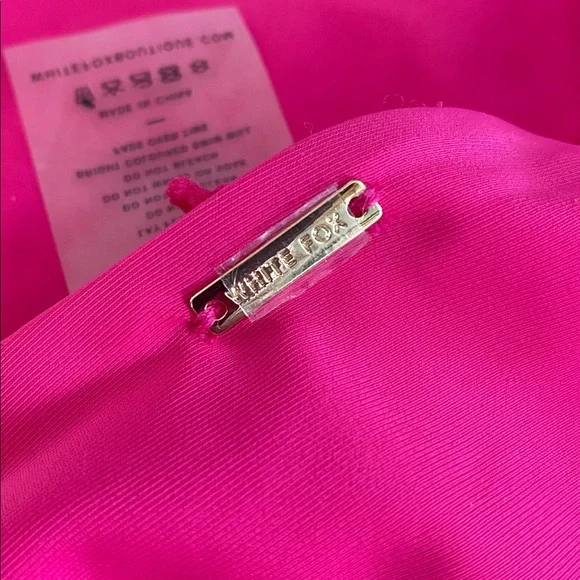 New $89 White Fox Columbia Hot Pink Bodycon One Piece MEDIUM - Picture 15 of 16